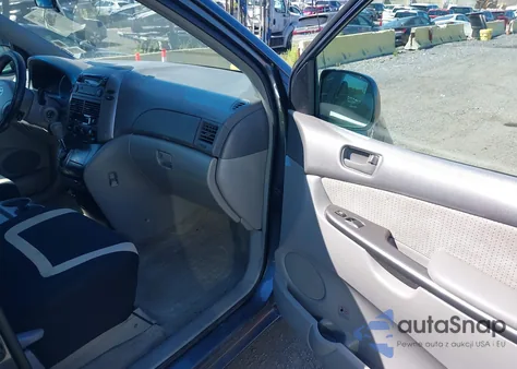 2010 Toyota Sienna Le z USA, uszkodzony, nr VIN 5TDKK4CC5AS315259